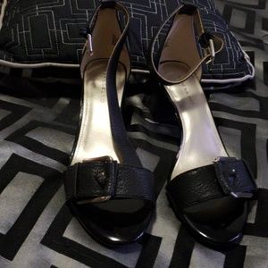 Black low heels shoes